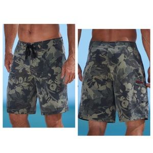 Crazy Shirts Hulaflage Camo Green Floral Board Shorts Size 40